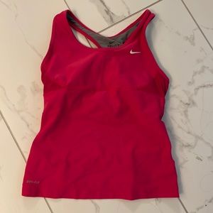 Nike workout too built in bra